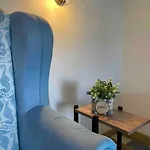 Apartament Sunny Seaside Retreat In *
