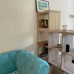 Sunny Seaside Retreat In Apartament